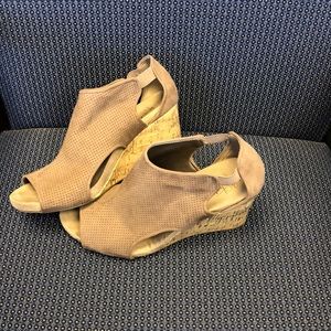 Life Stride peep toe wedges size 8.5